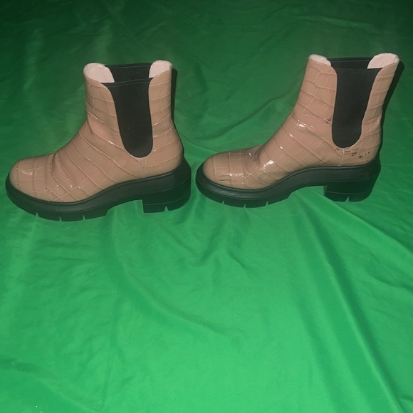 Stuart Weitzman Women's Croc-Embossed Ankle Combat Boots in Tan size 37 - Picture 3 of 15